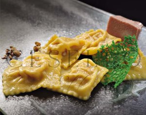 RAVIOLI ALLA MORTADELLA EMILIANA CON GRANELLA DI PISTACCHIO  -  EMILIAN MORTADELLA RAVIOLI AND PISTACHIOS Featured Image